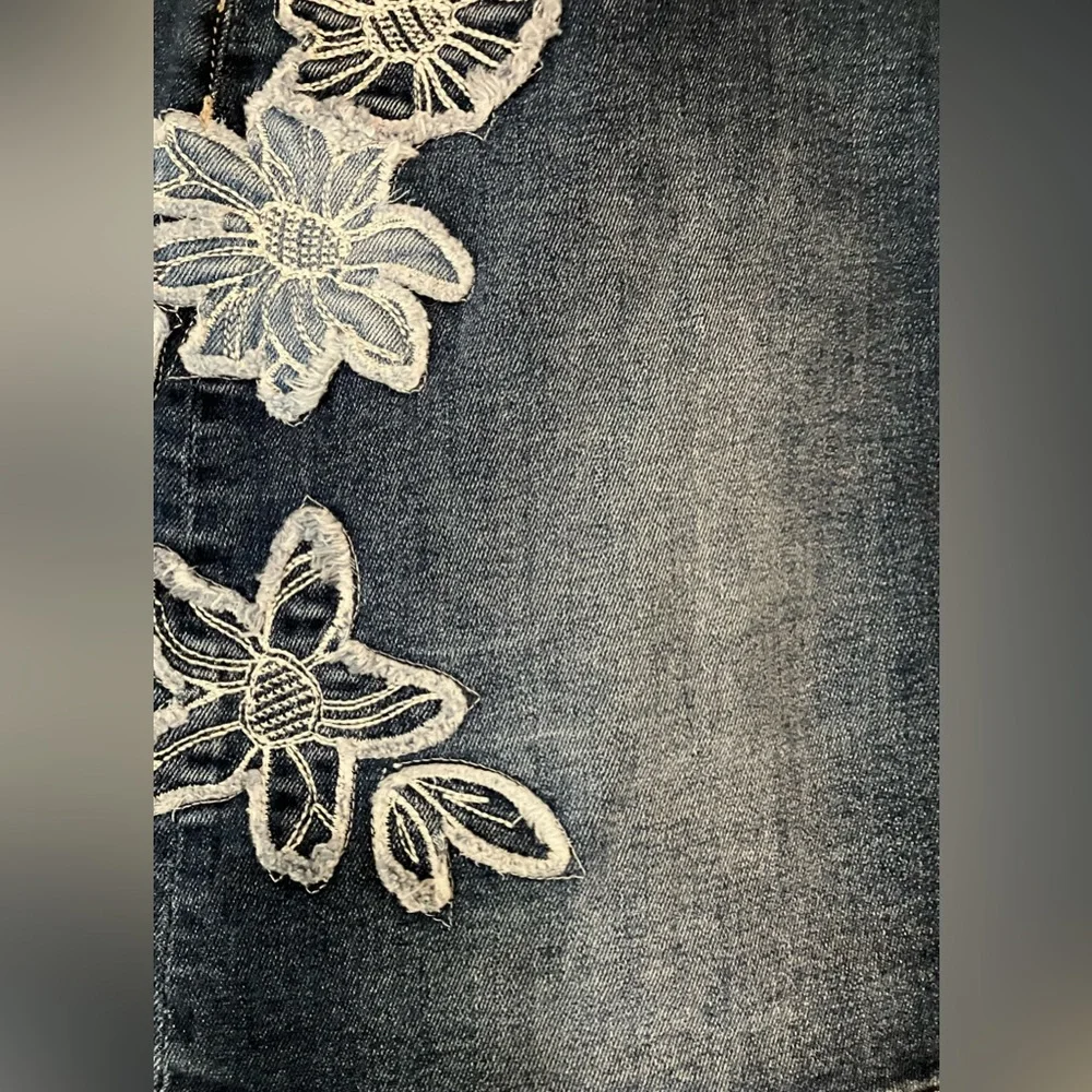 DRIFTWOOD Vintage Blue Floral Embroidered Denim Size Mini Skirt Size 28 (US 6)